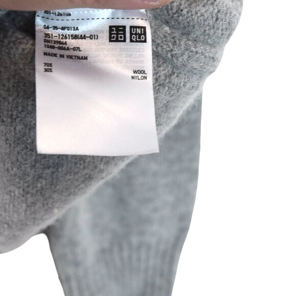 Uniqlo Gray Wool Blend Crewneck Sweater Size M Academia Minimalist Preppy - Picture 8 of 8
